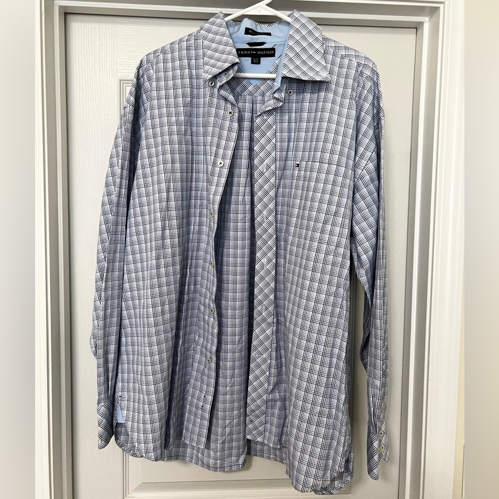 Men’s XL Tommy Hilfiger dress shirt • button up down